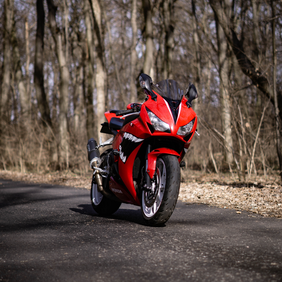 CÓMO ESCOGER LA BATERÍA DE MOTO ADECUADA: GUÍA PRÁCTICA COMPLETA CÓMO ESCOGER LA BATERÍA DE MOTO ADECUADA: GUÍA PRÁCTICA COMPLETA